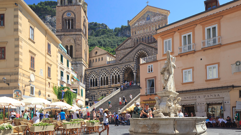 Amalfis livlige bycentrum og duomo